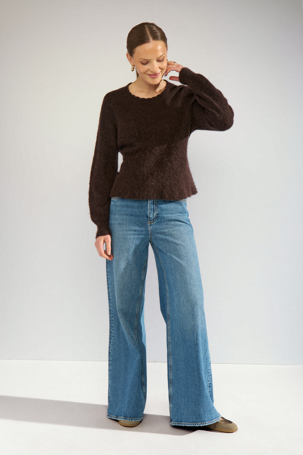 Nusuri peplum genser - black coffee