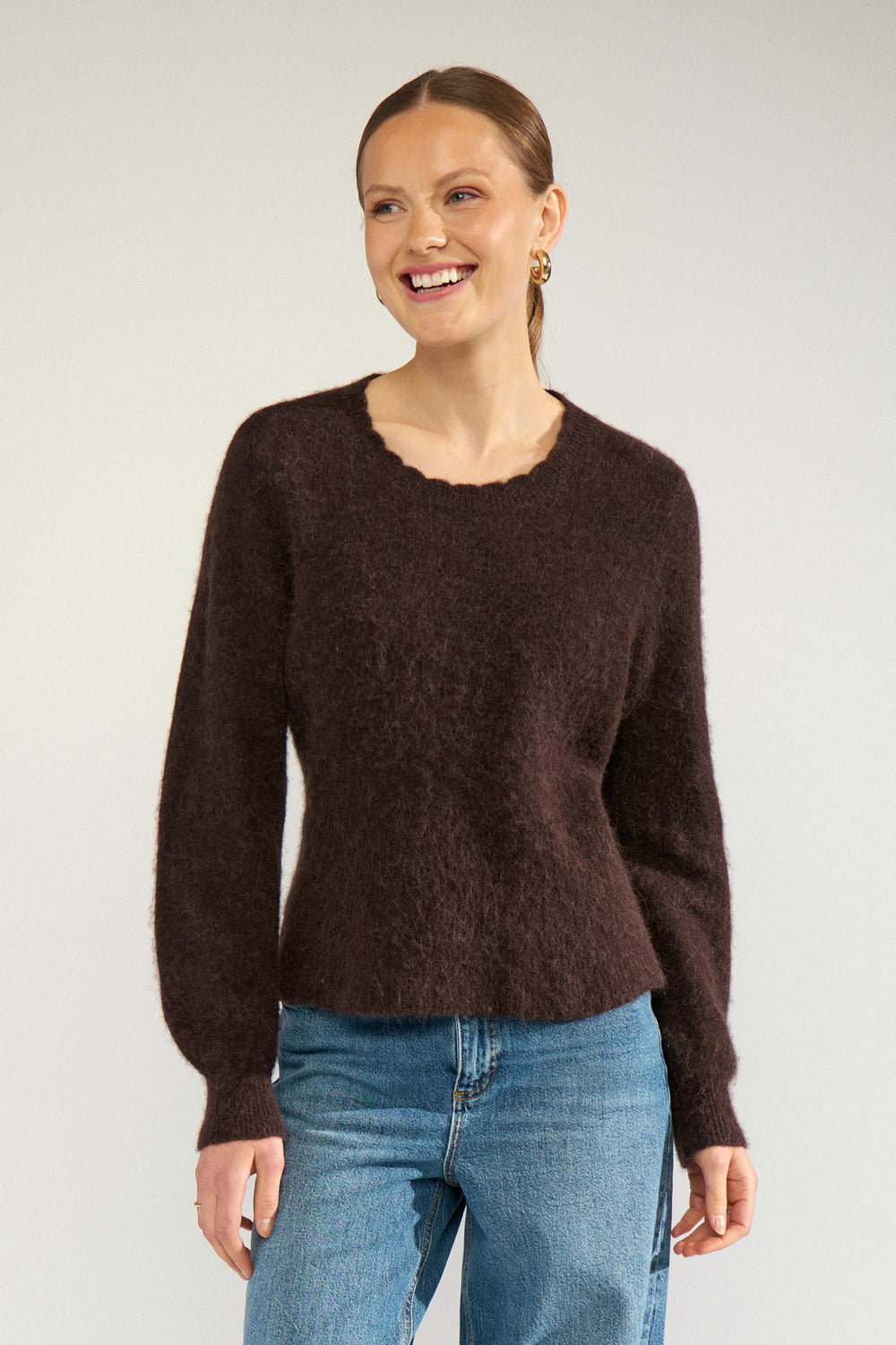 Nusuri peplum genser - black coffee