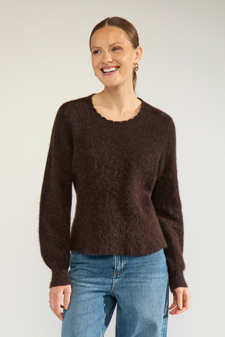 Nusuri peplum genser - black coffee
