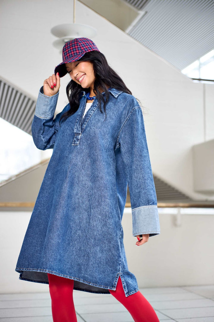 Izzy denim tunika kjole - medium blå - Many Colors