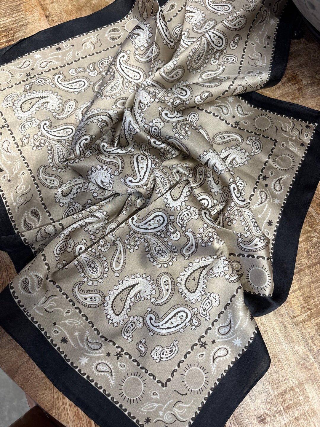 Juline skjerf - beige/svart - Many Colors