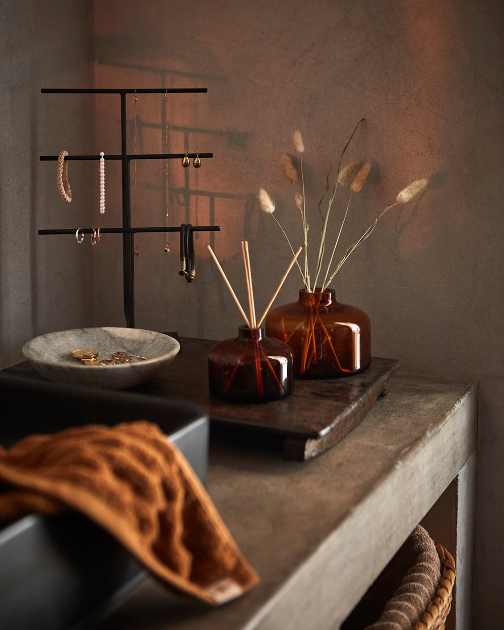 Loke smykkestativ - svart - Many Colors