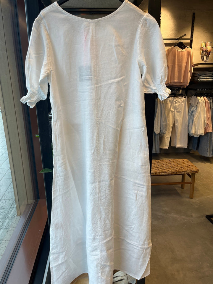 Sandnes kjole i 100% lin - hvit - Makeløs - Many Colors